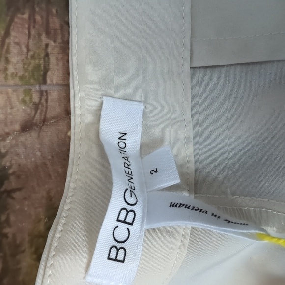 BCBGENERATION cream black shorts size 2 - Picture 2 of 5